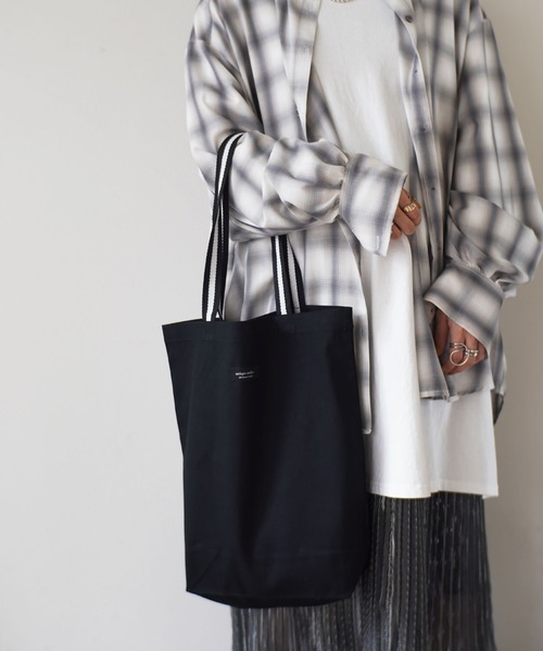 United Athle（ユナイテッドアスレ）の「【 UNITED ATHLE / ユナイテッドアスレ 】 antique andico ロゴ レギュラー キャンバス トート (Mサイズ)（トートバッグ・レディース・ネイビー/グレー/ブラック/ホワイト/ブラック系その他/ホワイト×ブラック/ホワイト×ネイビー/ホワイト×グレー/ホワイト系その他/グリーン/ピンクベージュ/パープル/ベージュ・FREE）」の7枚目の写真