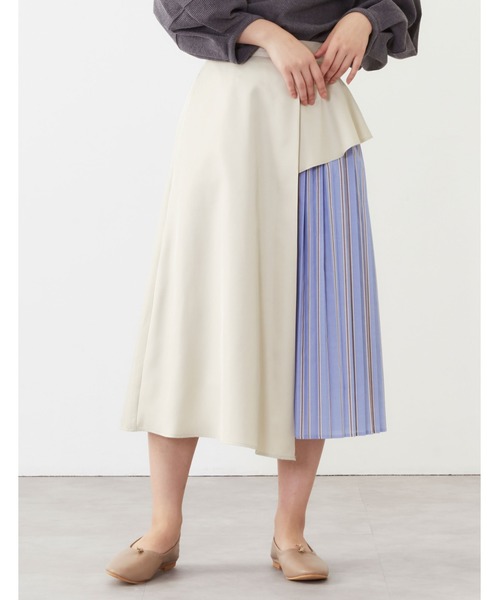 POU DOU DOU（プードゥドゥ）の「サイドぺプラムプリーツスカート（スカート・レディース・ベージュ/ネイビー/ブルー・3）」の2枚目の写真