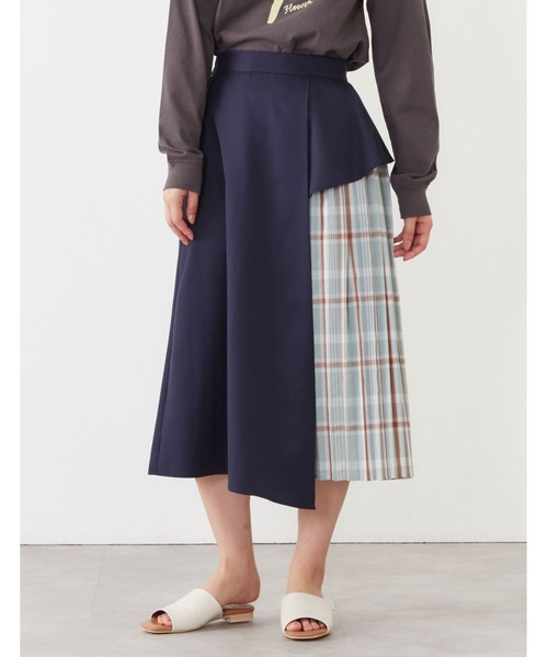 POU DOU DOU（プードゥドゥ）の「サイドぺプラムプリーツスカート（スカート・レディース・ベージュ/ネイビー/ブルー・3）」の3枚目の写真