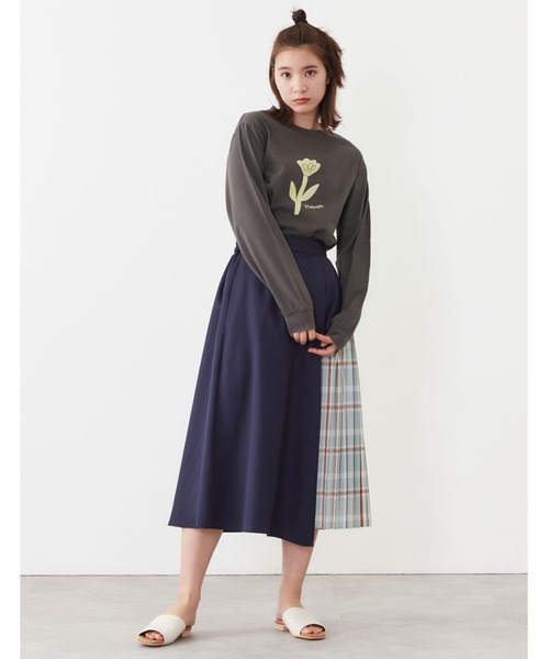 POU DOU DOU（プードゥドゥ）の「サイドぺプラムプリーツスカート（スカート・レディース・ベージュ/ネイビー/ブルー・3）」の13枚目の写真