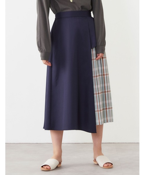 POU DOU DOU（プードゥドゥ）の「サイドぺプラムプリーツスカート（スカート・レディース・ベージュ/ネイビー/ブルー・3）」の14枚目の写真