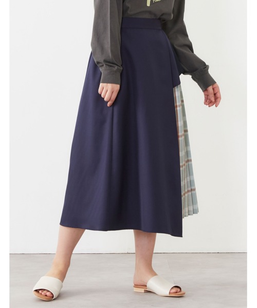 POU DOU DOU（プードゥドゥ）の「サイドぺプラムプリーツスカート（スカート・レディース・ベージュ/ネイビー/ブルー・3）」の16枚目の写真