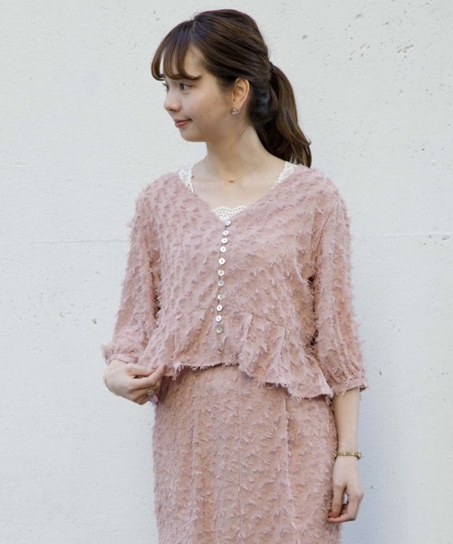 flower(フラワー)の「フェザーフリンジトップ(シャツ/ブラウス・レディース・ピンク/アイボリー・FREE)」の1枚目の写真