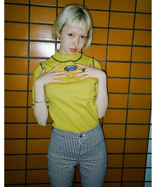 Candy Stripper（キャンディストリッパー）の「BICOLOR STITCH RIB トップス（Tシャツ/カットソー・レディース・アイボリー/ブラック/グリーン/ライム/パープル/ピンク・2）」の4枚目の写真