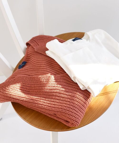 SHIPS（シップス）の「【WEB限定】〈手洗い可能〉スキッパーニット×ロンTセット◇（ニット/セーター・レディース・ブラック/ベージュ/オフホワイト/ブルー/オレンジ・ONE SIZE）」の11枚目の写真