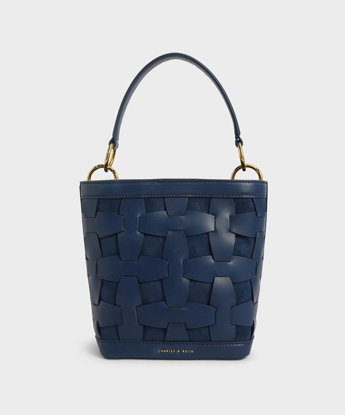 CHARLES & KEITH（チャールズ & キース）の「ウェーブディテール バケツバッグ / Weave Detail Bucket Bag（ショルダーバッグ・レディース・ブラック/ブルー/ブラウン系その他/セージグリーン・M）」の4枚目の写真