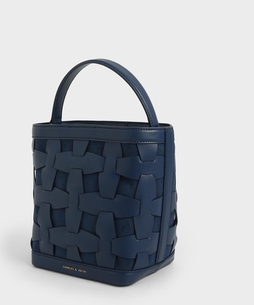 CHARLES & KEITH（チャールズ & キース）の「ウェーブディテール バケツバッグ / Weave Detail Bucket Bag（ショルダーバッグ・レディース・ブラック/ブルー/ブラウン系その他/セージグリーン・M）」の16枚目の写真