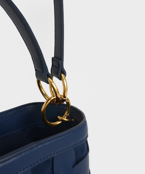 CHARLES & KEITH（チャールズ & キース）の「ウェーブディテール バケツバッグ / Weave Detail Bucket Bag（ショルダーバッグ・レディース・ブラック/ブルー/ブラウン系その他/セージグリーン・M）」の10枚目の写真