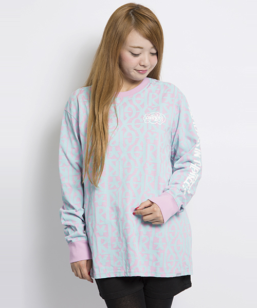 X-girl（エックスガール）の「HAZE LOGO ALL-OVER PRINT L/S TEE（Tシャツ/カットソー・レディース・ホワイト/アッシュ/ピンク・1/2）」の3枚目の写真