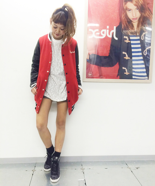 X-girl（エックスガール）の「HAZE LOGO ALL-OVER PRINT L/S TEE（Tシャツ/カットソー・レディース・ホワイト/アッシュ/ピンク・1/2）」の9枚目の写真