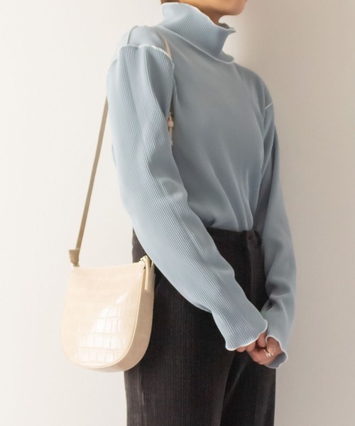 me+em select（ミームセレクト）の「クロコダイル柄ハーフムーンショルダーバッグ（ショルダーバッグ・レディース・ブラック/ダークブラウン/ベージュ/ブラウン/アイボリー・FREE）」の2枚目の写真