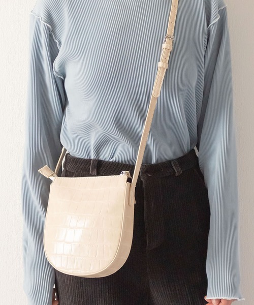 me+em select（ミームセレクト）の「クロコダイル柄ハーフムーンショルダーバッグ（ショルダーバッグ・レディース・ブラック/ダークブラウン/ベージュ/ブラウン/アイボリー・FREE）」の20枚目の写真