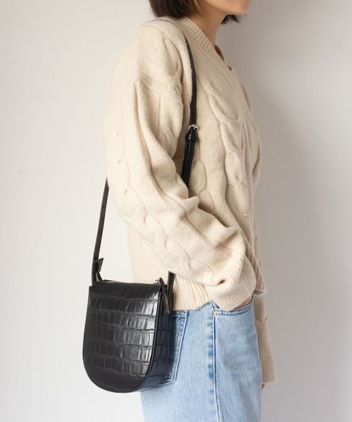 me+em select（ミームセレクト）の「クロコダイル柄ハーフムーンショルダーバッグ（ショルダーバッグ・レディース・ブラック/ダークブラウン/ベージュ/ブラウン/アイボリー・FREE）」の16枚目の写真
