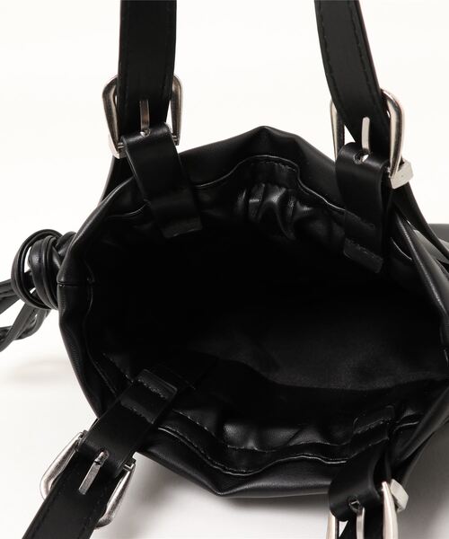 SVEC（シュベック）の「バックルベルト 巾着 ショルダーバッグ（ショルダーバッグ・レディース・ブラック/ホワイト/シルバー・FREE）」の4枚目の写真