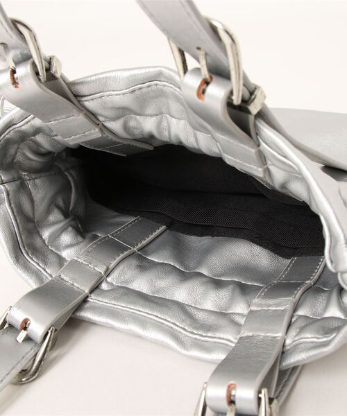 SVEC（シュベック）の「バックルベルト 巾着 ショルダーバッグ（ショルダーバッグ・レディース・ブラック/ホワイト/シルバー・FREE）」の19枚目の写真