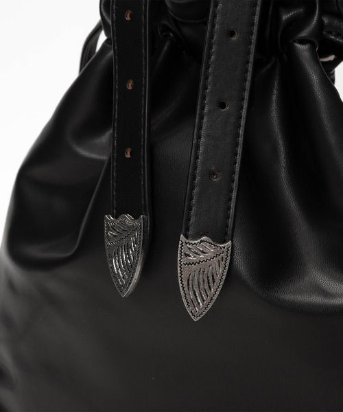 SVEC（シュベック）の「バックルベルト 巾着 ショルダーバッグ（ショルダーバッグ・レディース・ブラック/ホワイト/シルバー・FREE）」の18枚目の写真