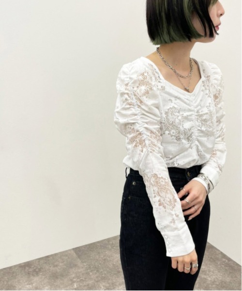 apres jour mignon(アプレジュールミニョン)の「袖コンシャスレースブラウス 【ZOZOTOWN限定アイテム】(シャツ/ブラウス・レディース・ブラック/ブルー/オフホワイト・X-LARGE/フリー)」の5枚目の写真