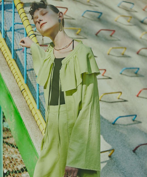 w closet(ダブルクローゼット)の「ラッフル衿ブラウス(シャツ/ブラウス・レディース・ホワイト/ライム/グレイッシュベージュ・FREE)」の3枚目の写真