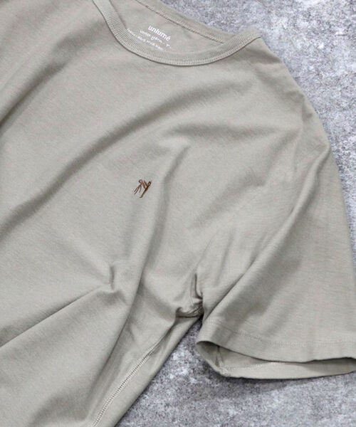 GLOSTER（グロスター）の「【unlume/アンルーム】ワンポイントロゴ Tシャツ（Tシャツ/カットソー・メンズ・グリーン/ベージュ/ホワイト/パープル系その他/グレー系その他・L/M/XL/S）」の4枚目の写真