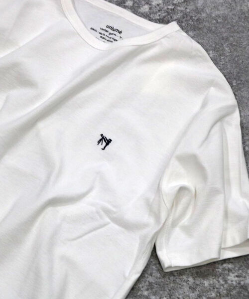 GLOSTER（グロスター）の「【unlume/アンルーム】ワンポイントロゴ Tシャツ（Tシャツ/カットソー・メンズ・グリーン/ベージュ/ホワイト/パープル系その他/グレー系その他・L/M/XL/S）」の2枚目の写真