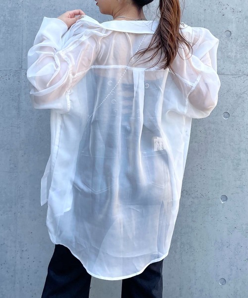 SPIRALGIRL（スパイラルガール）の「シアーオーバーシャツ（シャツ/ブラウス・レディース・ベージュ/オフホワイト/ピンク/グレー・FREE）」の13枚目の写真