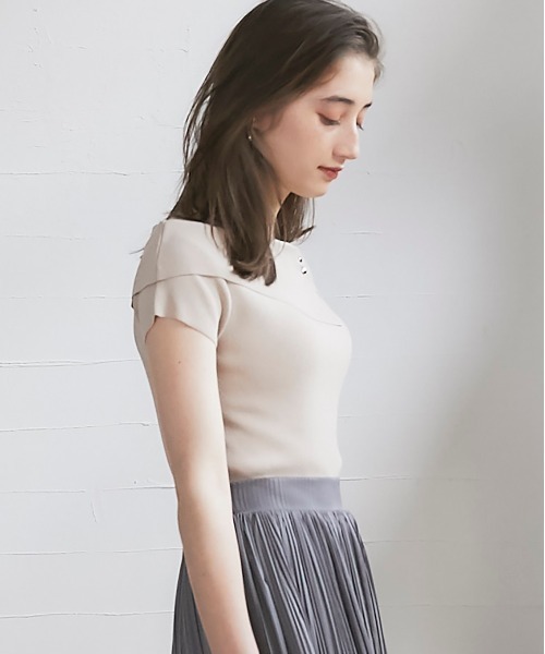 12Twelve Agenda(トゥエルブ アジェンダ)の「アシメオフショルフレンチスリーブニットプルオーバー(ニット/セーター・レディース・ベージュ/ミント/ブラック/オフホワイト/ワインレッド・M)」の9枚目の写真