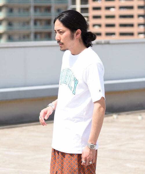 Russell Athletic(ラッセルアスレティック)の「【SHIPS別注】RUSSELL ATHLETIC: カレッジ プリント Tシャツ(Tシャツ/カットソー・メンズ・ホワイト/ライトホワイト/グレー/ネイビー・SMALL/MEDIUM/LARGE/X-LARGE)」の14枚目の写真