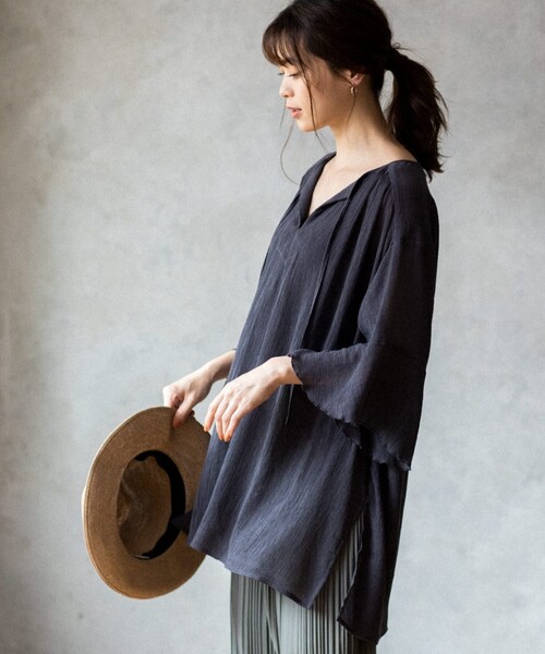 THE SHOP TK （ザ ショップ ティーケー ）の「◆楊柳カフタンチュニックブラウス（シャツ/ブラウス・レディース・チャコールグレー/ベビーピンク/オフホワイト・13/12）」の3枚目の写真