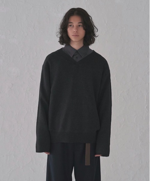 DOOPZ(ドープス)の「LOOSE BASIC V NECK KNIT/ルーズベーシックVネックニット(ニット/セーター・メンズ・チャコールグレー/ブラウン/グレー・SMALL/MEDIUM/LARGE)」の5枚目の写真