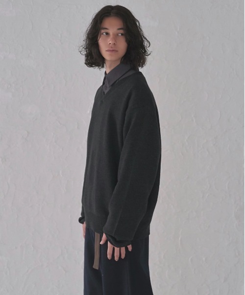 DOOPZ(ドープス)の「LOOSE BASIC V NECK KNIT/ルーズベーシックVネックニット(ニット/セーター・メンズ・チャコールグレー/ブラウン/グレー・SMALL/MEDIUM/LARGE)」の6枚目の写真