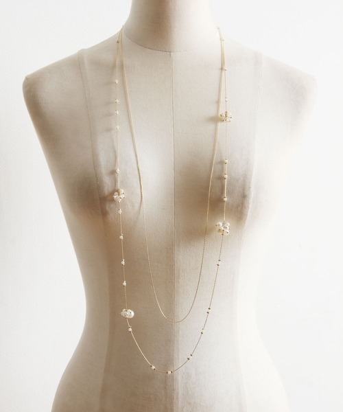 tocco closet（トッコ　クローゼット）の「パール×クリアビーズ装飾２連ロングネックレス（ネックレス・レディース・ゴールド・FREE）」の6枚目の写真