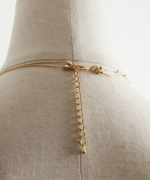 tocco closet（トッコ　クローゼット）の「パール×クリアビーズ装飾２連ロングネックレス（ネックレス・レディース・ゴールド・FREE）」の2枚目の写真