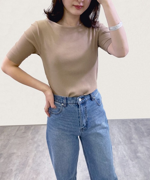 4youstory（フォーユーストーリー）の「バックオープンTシャツ（Tシャツ/カットソー・レディース・ブラック/オフホワイト/モカ・FREE）」の7枚目の写真