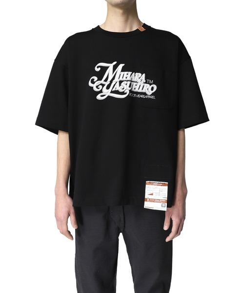 Maison MIHARA YASUHIRO(メゾンミハラヤスヒロ)の「【Maison MIHARA YASUHIRO】 MIHARA YASUHIRO プリンテッドTシャツ/ MIHARA YASUHIRO Printed T-shirt(Tシャツ/カットソー・メンズ・ホワイト/ブラック・46/48/44/50)」の2枚目の写真