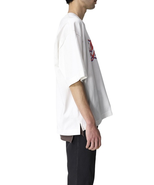 Maison MIHARA YASUHIRO(メゾンミハラヤスヒロ)の「【Maison MIHARA YASUHIRO】 MIHARA YASUHIRO プリンテッドTシャツ/ MIHARA YASUHIRO Printed T-shirt(Tシャツ/カットソー・メンズ・ホワイト/ブラック・46/48/44/50)」の5枚目の写真