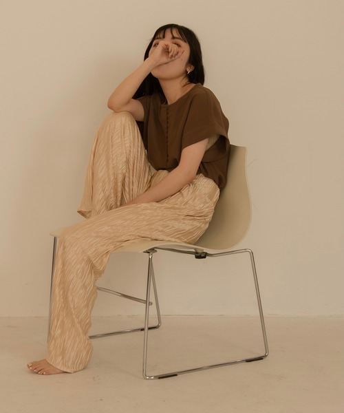 lawgy(ラウジー)の「satin pleats highwaist pants(その他パンツ・レディース・アイボリー/ベージュ・FREE)」の16枚目の写真