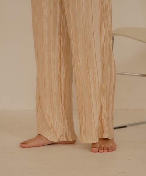 lawgy(ラウジー)の「satin pleats highwaist pants(その他パンツ・レディース・アイボリー/ベージュ・FREE)」の20枚目の写真