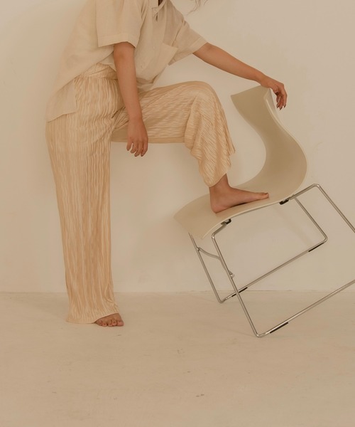 lawgy(ラウジー)の「satin pleats highwaist pants(その他パンツ・レディース・アイボリー/ベージュ・FREE)」の10枚目の写真