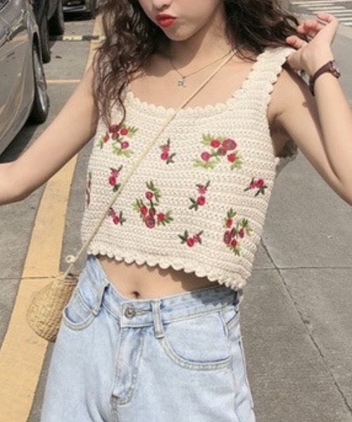 KOR（ケーオーアール）の「韓国風ちびフラワーニットベスト（ベスト・レディース・アイボリー・FREE）」の5枚目の写真