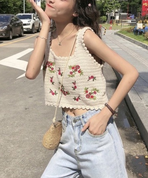 KOR（ケーオーアール）の「韓国風ちびフラワーニットベスト（ベスト・レディース・アイボリー・FREE）」の10枚目の写真
