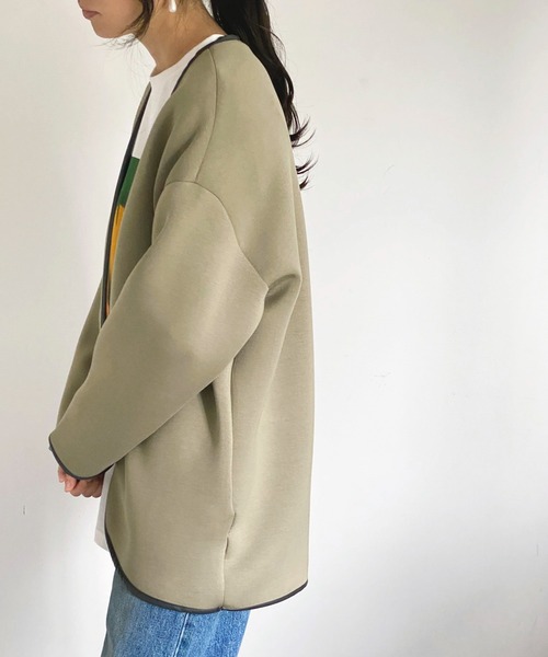 ottilie（オティーリエ）の「パイピングボンディングジャケット（ノーカラージャケット・レディース・カーキ/グレー/ナチュラル・FREE）」の17枚目の写真