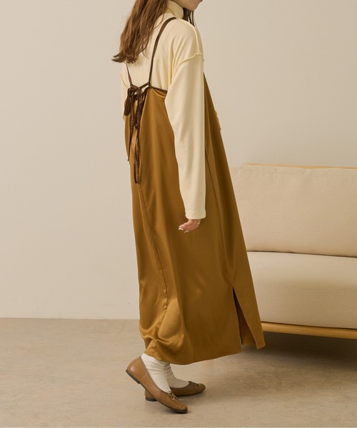 Ambre Neige（アンブルネージュ）の「サテンキャミワンピース／【WEB/EC限定商品】（ワンピース・レディース・ライトベージュ/マスタード/ダークブラウン/ベージュ/イエロー/アイボリー・FREE）」の6枚目の写真