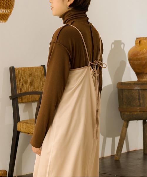 Ambre Neige（アンブルネージュ）の「サテンキャミワンピース／【WEB/EC限定商品】（ワンピース・レディース・ライトベージュ/マスタード/ダークブラウン/ベージュ/イエロー/アイボリー・FREE）」の15枚目の写真