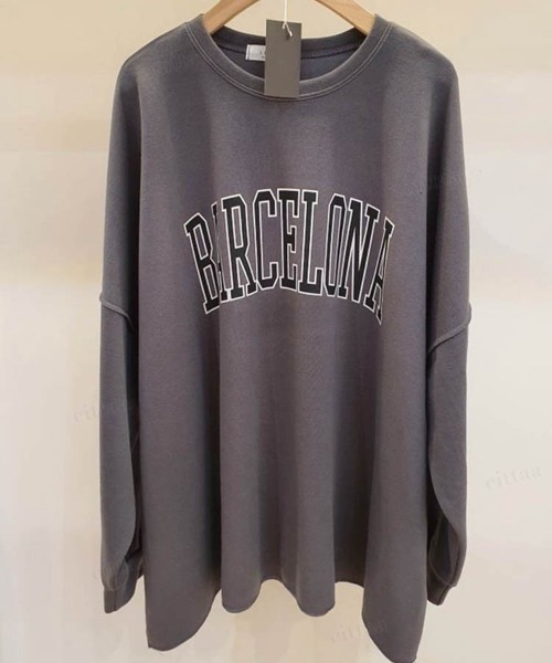 Dalfwin(ダールフィン)の「韓国ファッションBARCELONAカレッジロゴオーバーサイズスウェット(スウェット・レディース・チャコールグレー/グレー/ブラック/グレー系その他2/グレー系その他/ブラック系その他・FREE)」の15枚目の写真