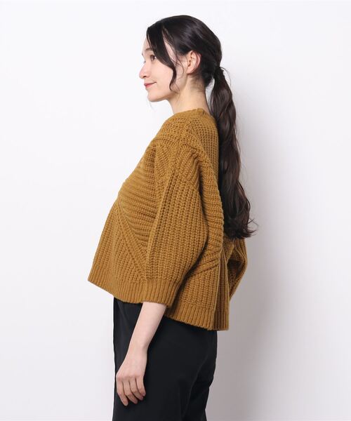 GRANDMA MAMA DAUGHTER（グランマママドーター）の「【 GRANDMA MAMA DAUGHTER / グランマ ママ ドーター 】 クロスショートニット GN831821  KTI（ニット/セーター・レディース・ブラック/マスタード・1/0）」の3枚目の写真