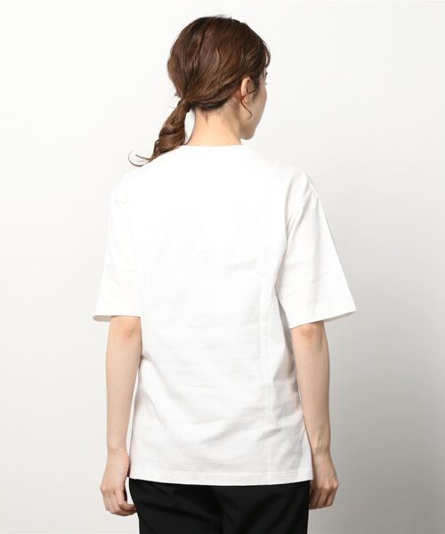 CLANE（クラネ）の「UNEVEN SIDE SLIT T-SHIRT（Tシャツ/カットソー・レディース・ホワイト/ベージュ・1/2）」の16枚目の写真