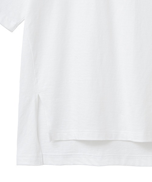 CLANE（クラネ）の「UNEVEN SIDE SLIT T-SHIRT（Tシャツ/カットソー・レディース・ホワイト/ベージュ・1/2）」の18枚目の写真
