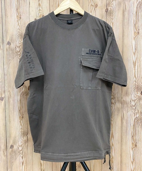 AVIREX(アヴィレックス)の「フェイドウォッシュ ルーズ フィット ミリタリーポケット半袖Tシャツ(Tシャツ/カットソー・メンズ・カーキ/ブラック/オリーブ/オフホワイト・XL/M/XXL/L)」の4枚目の写真