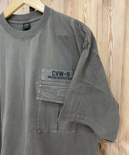 AVIREX(アヴィレックス)の「フェイドウォッシュ ルーズ フィット ミリタリーポケット半袖Tシャツ(Tシャツ/カットソー・メンズ・カーキ/ブラック/オリーブ/オフホワイト・XL/M/XXL/L)」の12枚目の写真