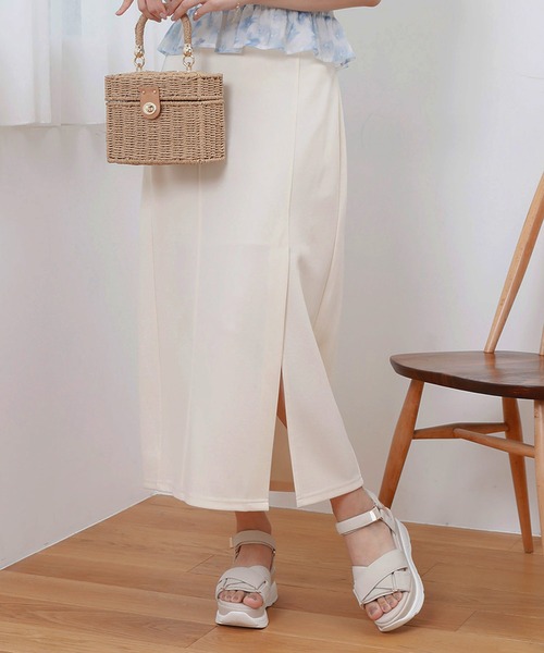 MAJESTIC LEGON(マジェスティックレゴン)の「スタイルアップスリットIラインスカート(スカート・レディース・ブラック/ライトグリーン/アイボリー・SMALL/MEDIUM)」の2枚目の写真